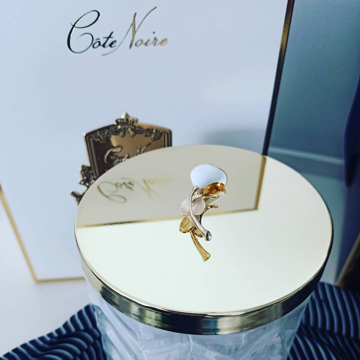 Cote Noire - Herringbone Candle With Scarf - White - Lilly Flower Lid - HCG06